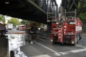 LKW blieb unter Bruecke haengen Koeln Ehrenfeld Innere Kanalstr Hornstr P421